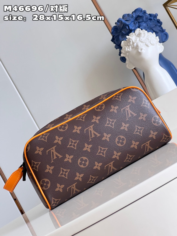 LOUIS VUITTON DOPP KIT TOILET POUCH [M46696] CELINE CHANEL ACCESSORIES LOEWE SHOES LOUIS VUITTON DIRO YSL OTHER BRAND HANDBAGS BALENCIAGA BOTTEGA VENETA GOYARD HERMES BURBERRY VALENTINO GUCCI FENDI MIUMIU CHLOE PRADA BVLGARI SUITCASE NEW ARRIVAL 