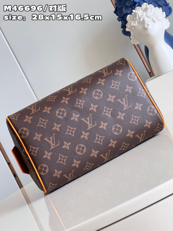 LOUIS VUITTON DOPP KIT TOILET POUCH [M46696] CELINE CHANEL ACCESSORIES LOEWE SHOES LOUIS VUITTON DIRO YSL OTHER BRAND HANDBAGS BALENCIAGA BOTTEGA VENETA GOYARD HERMES BURBERRY VALENTINO GUCCI FENDI MIUMIU CHLOE PRADA BVLGARI SUITCASE NEW ARRIVAL 