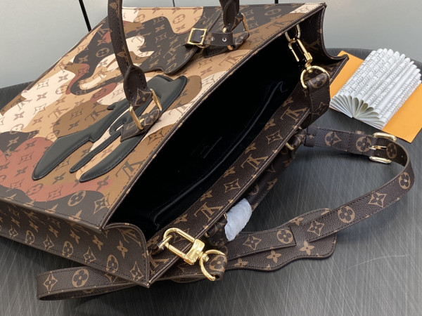 LOUIS VUITTON Sac Plat NV [M46679] CELINE CHANEL ACCESSORIES LOEWE SHOES LOUIS VUITTON DIRO YSL OTHER BRAND HANDBAGS BALENCIAGA BOTTEGA VENETA GOYARD HERMES BURBERRY VALENTINO GUCCI FENDI MIUMIU CHLOE PRADA BVLGARI SUITCASE NEW ARRIVAL 