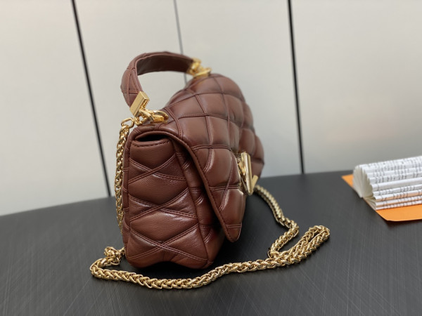 LOUIS VUITTON GO-14 MM [M23601] CELINE CHANEL ACCESSORIES LOEWE SHOES LOUIS VUITTON DIRO YSL OTHER BRAND HANDBAGS BALENCIAGA BOTTEGA VENETA GOYARD HERMES BURBERRY VALENTINO GUCCI FENDI MIUMIU CHLOE PRADA BVLGARI SUITCASE NEW ARRIVAL 
