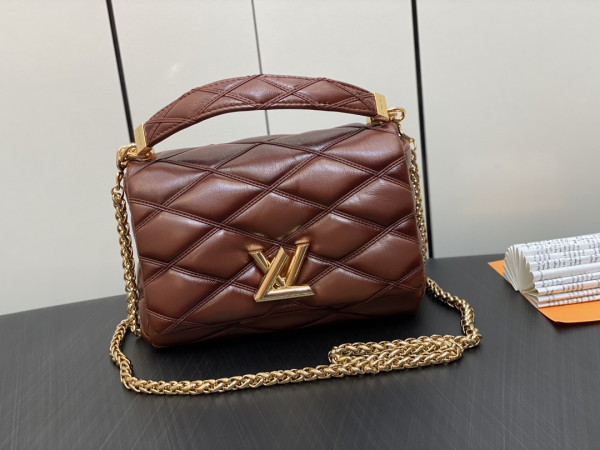 LOUIS VUITTON GO-14 MM [M23601] CELINE CHANEL ACCESSORIES LOEWE SHOES LOUIS VUITTON DIRO YSL OTHER BRAND HANDBAGS BALENCIAGA BOTTEGA VENETA GOYARD HERMES BURBERRY VALENTINO GUCCI FENDI MIUMIU CHLOE PRADA BVLGARI SUITCASE NEW ARRIVAL 