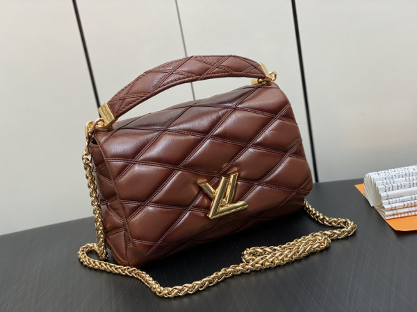 LOUIS VUITTON GO-14 MM [M23601] CELINE CHANEL ACCESSORIES LOEWE SHOES LOUIS VUITTON DIRO YSL OTHER BRAND HANDBAGS BALENCIAGA BOTTEGA VENETA GOYARD HERMES BURBERRY VALENTINO GUCCI FENDI MIUMIU CHLOE PRADA BVLGARI SUITCASE NEW ARRIVAL 