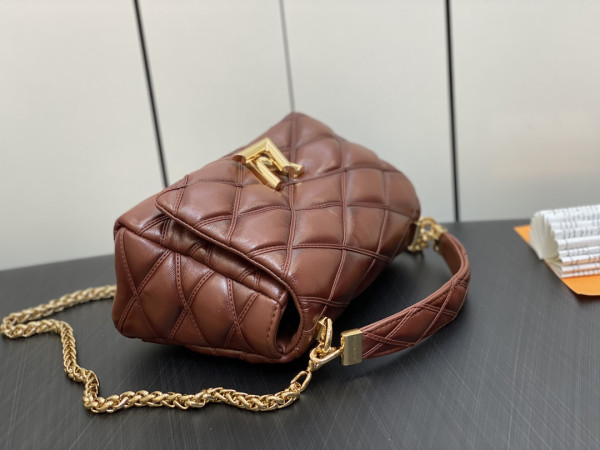 LOUIS VUITTON GO-14 MM [M23601] CELINE CHANEL ACCESSORIES LOEWE SHOES LOUIS VUITTON DIRO YSL OTHER BRAND HANDBAGS BALENCIAGA BOTTEGA VENETA GOYARD HERMES BURBERRY VALENTINO GUCCI FENDI MIUMIU CHLOE PRADA BVLGARI SUITCASE NEW ARRIVAL 