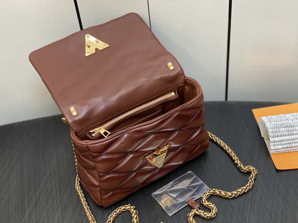 LOUIS VUITTON GO-14 MM [M23601] CELINE CHANEL ACCESSORIES LOEWE SHOES LOUIS VUITTON DIRO YSL OTHER BRAND HANDBAGS BALENCIAGA BOTTEGA VENETA GOYARD HERMES BURBERRY VALENTINO GUCCI FENDI MIUMIU CHLOE PRADA BVLGARI SUITCASE NEW ARRIVAL 