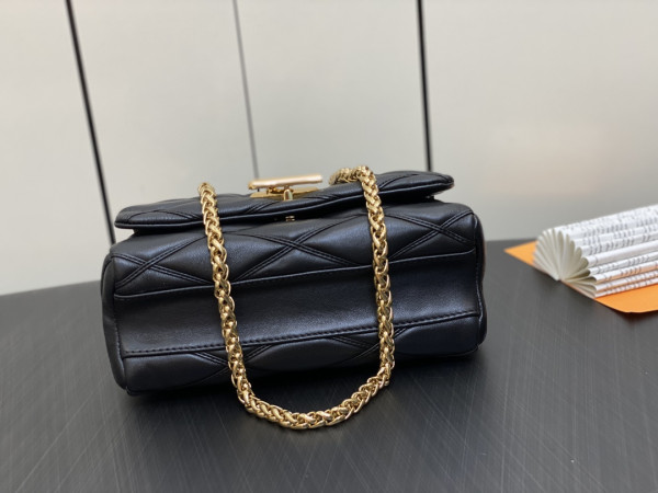 LOUIS VUITTON GO-14 MM [M22891] CELINE CHANEL ACCESSORIES LOEWE SHOES LOUIS VUITTON DIRO YSL OTHER BRAND HANDBAGS BALENCIAGA BOTTEGA VENETA GOYARD HERMES BURBERRY VALENTINO GUCCI FENDI MIUMIU CHLOE PRADA BVLGARI SUITCASE NEW ARRIVAL 