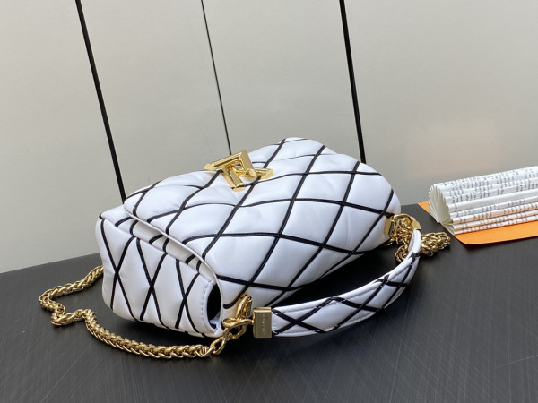 LOUIS VUITTON GO-14 MM [M22890] CELINE CHANEL ACCESSORIES LOEWE SHOES LOUIS VUITTON DIRO YSL OTHER BRAND HANDBAGS BALENCIAGA BOTTEGA VENETA GOYARD HERMES BURBERRY VALENTINO GUCCI FENDI MIUMIU CHLOE PRADA BVLGARI SUITCASE NEW ARRIVAL 