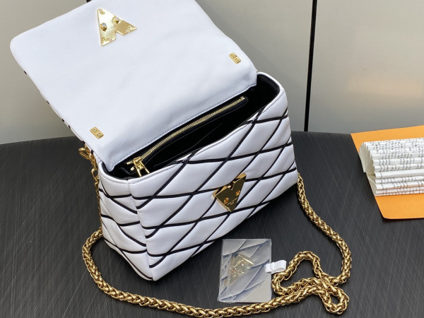 LOUIS VUITTON GO-14 MM [M22890] CELINE CHANEL ACCESSORIES LOEWE SHOES LOUIS VUITTON DIRO YSL OTHER BRAND HANDBAGS BALENCIAGA BOTTEGA VENETA GOYARD HERMES BURBERRY VALENTINO GUCCI FENDI MIUMIU CHLOE PRADA BVLGARI SUITCASE NEW ARRIVAL 