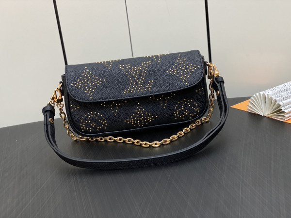 LOUIS VUITTON Wallet on Chain Ivy [M82653] CELINE CHANEL ACCESSORIES LOEWE SHOES LOUIS VUITTON DIRO YSL OTHER BRAND HANDBAGS BALENCIAGA BOTTEGA VENETA GOYARD HERMES BURBERRY VALENTINO GUCCI FENDI MIUMIU CHLOE PRADA BVLGARI SUITCASE NEW ARRIVAL 