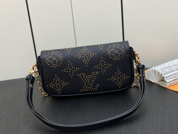 LOUIS VUITTON Wallet on Chain Ivy [M82653] CELINE CHANEL ACCESSORIES LOEWE SHOES LOUIS VUITTON DIRO YSL OTHER BRAND HANDBAGS BALENCIAGA BOTTEGA VENETA GOYARD HERMES BURBERRY VALENTINO GUCCI FENDI MIUMIU CHLOE PRADA BVLGARI SUITCASE NEW ARRIVAL 
