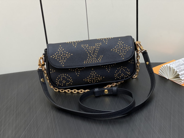 LOUIS VUITTON Wallet on Chain Ivy [M82653] CELINE CHANEL ACCESSORIES LOEWE SHOES LOUIS VUITTON DIRO YSL OTHER BRAND HANDBAGS BALENCIAGA BOTTEGA VENETA GOYARD HERMES BURBERRY VALENTINO GUCCI FENDI MIUMIU CHLOE PRADA BVLGARI SUITCASE NEW ARRIVAL 