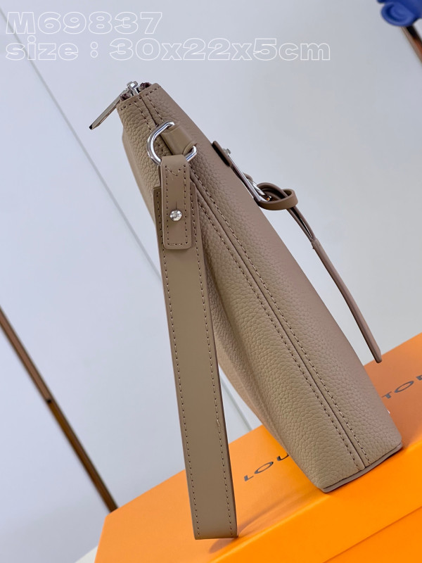 LOUIS VUITTON IPAD POUCH [C1MCK-063843] CELINE CHANEL ACCESSORIES LOEWE SHOES LOUIS VUITTON DIRO YSL OTHER BRAND HANDBAGS BALENCIAGA BOTTEGA VENETA GOYARD HERMES BURBERRY VALENTINO GUCCI FENDI MIUMIU CHLOE PRADA BVLGARI SUITCASE NEW ARRIVAL 