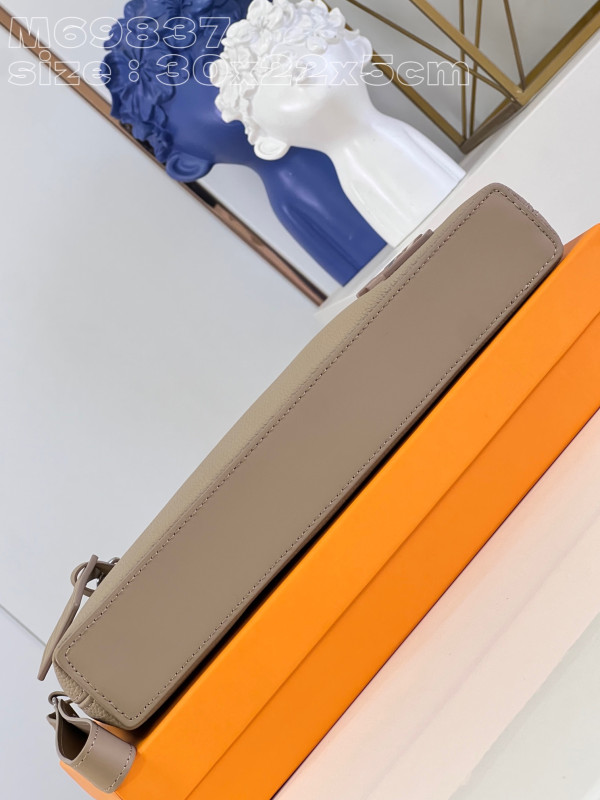 LOUIS VUITTON IPAD POUCH [C1MCK-063843] CELINE CHANEL ACCESSORIES LOEWE SHOES LOUIS VUITTON DIRO YSL OTHER BRAND HANDBAGS BALENCIAGA BOTTEGA VENETA GOYARD HERMES BURBERRY VALENTINO GUCCI FENDI MIUMIU CHLOE PRADA BVLGARI SUITCASE NEW ARRIVAL 