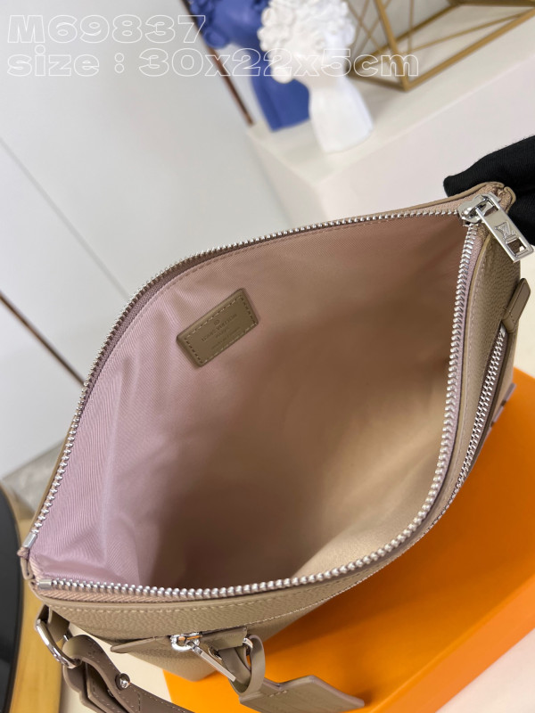 LOUIS VUITTON IPAD POUCH [C1MCK-063843] CELINE CHANEL ACCESSORIES LOEWE SHOES LOUIS VUITTON DIRO YSL OTHER BRAND HANDBAGS BALENCIAGA BOTTEGA VENETA GOYARD HERMES BURBERRY VALENTINO GUCCI FENDI MIUMIU CHLOE PRADA BVLGARI SUITCASE NEW ARRIVAL 