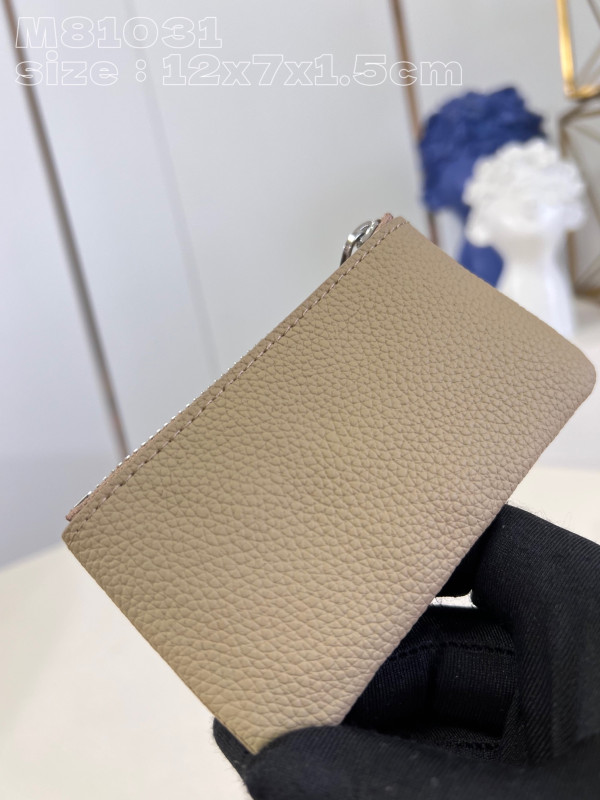 LOUIS VUITTON KEY POUCH [M81031] CELINE CHANEL ACCESSORIES LOEWE SHOES LOUIS VUITTON DIRO YSL OTHER BRAND HANDBAGS BALENCIAGA BOTTEGA VENETA GOYARD HERMES BURBERRY VALENTINO GUCCI FENDI MIUMIU CHLOE PRADA BVLGARI SUITCASE NEW ARRIVAL 