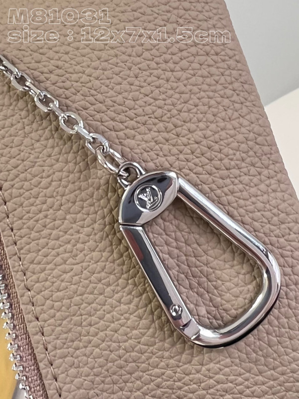 LOUIS VUITTON KEY POUCH [M81031] CELINE CHANEL ACCESSORIES LOEWE SHOES LOUIS VUITTON DIRO YSL OTHER BRAND HANDBAGS BALENCIAGA BOTTEGA VENETA GOYARD HERMES BURBERRY VALENTINO GUCCI FENDI MIUMIU CHLOE PRADA BVLGARI SUITCASE NEW ARRIVAL 