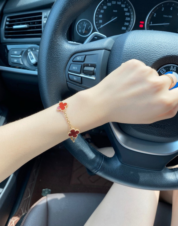 Van Cleef & Arpels Perlée BRACELET [C1MCH-090419] CELINE CHANEL ACCESSORIES LOEWE SHOES LOUIS VUITTON DIRO YSL OTHER BRAND HANDBAGS BALENCIAGA BOTTEGA VENETA GOYARD HERMES BURBERRY VALENTINO GUCCI FENDI MIUMIU CHLOE PRADA BVLGARI SUITCASE NEW ARRIVAL 