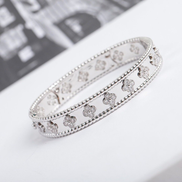 Van Cleef & Arpels Perlée BRACELET [C1MCH-083839] CELINE CHANEL ACCESSORIES LOEWE SHOES LOUIS VUITTON DIRO YSL OTHER BRAND HANDBAGS BALENCIAGA BOTTEGA VENETA GOYARD HERMES BURBERRY VALENTINO GUCCI FENDI MIUMIU CHLOE PRADA BVLGARI SUITCASE NEW ARRIVAL 