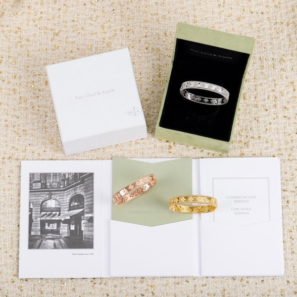 Van Cleef & Arpels Perlée BRACELET [C1MCH-083839] CELINE CHANEL ACCESSORIES LOEWE SHOES LOUIS VUITTON DIRO YSL OTHER BRAND HANDBAGS BALENCIAGA BOTTEGA VENETA GOYARD HERMES BURBERRY VALENTINO GUCCI FENDI MIUMIU CHLOE PRADA BVLGARI SUITCASE NEW ARRIVAL 