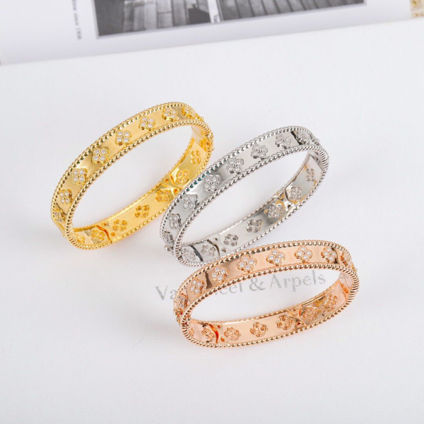 Van Cleef & Arpels Perlée BRACELET [C1MCH-083839] CELINE CHANEL ACCESSORIES LOEWE SHOES LOUIS VUITTON DIRO YSL OTHER BRAND HANDBAGS BALENCIAGA BOTTEGA VENETA GOYARD HERMES BURBERRY VALENTINO GUCCI FENDI MIUMIU CHLOE PRADA BVLGARI SUITCASE NEW ARRIVAL 