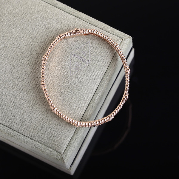 Van Cleef & Arpels Perlée BRACELET [C1MCH-082236] CELINE CHANEL ACCESSORIES LOEWE SHOES LOUIS VUITTON DIRO YSL OTHER BRAND HANDBAGS BALENCIAGA BOTTEGA VENETA GOYARD HERMES BURBERRY VALENTINO GUCCI FENDI MIUMIU CHLOE PRADA BVLGARI SUITCASE NEW ARRIVAL 