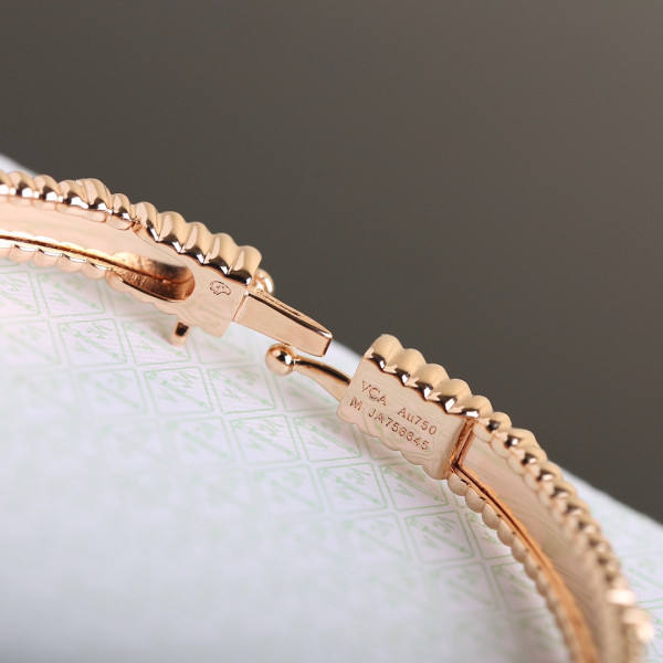 Van Cleef & Arpels Perlée BRACELET [C1MCH-082236] CELINE CHANEL ACCESSORIES LOEWE SHOES LOUIS VUITTON DIRO YSL OTHER BRAND HANDBAGS BALENCIAGA BOTTEGA VENETA GOYARD HERMES BURBERRY VALENTINO GUCCI FENDI MIUMIU CHLOE PRADA BVLGARI SUITCASE NEW ARRIVAL 