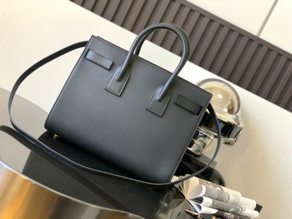 YSL SAC DE JOUR BABY IN SMOOTH LEATHER [C1MCB-030538] CELINE CHANEL ACCESSORIES LOEWE SHOES LOUIS VUITTON DIRO YSL OTHER BRAND HANDBAGS BALENCIAGA BOTTEGA VENETA GOYARD HERMES BURBERRY VALENTINO GUCCI FENDI MIUMIU CHLOE PRADA BVLGARI SUITCASE NEW ARRIVAL 