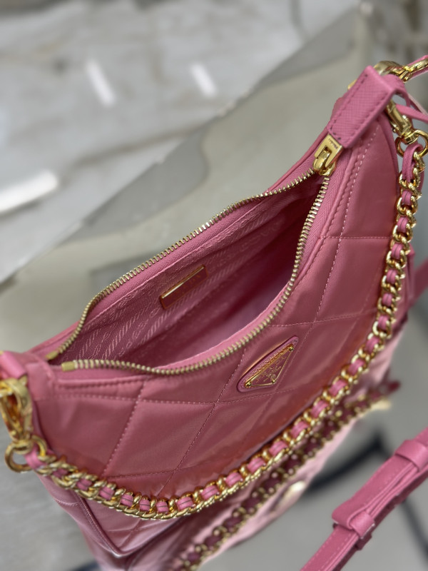 Prada Re-Edition 1995 Cha?ne Re-Nylon mini-bag [C1MA7-031253] CELINE CHANEL ACCESSORIES LOEWE SHOES LOUIS VUITTON DIRO YSL OTHER BRAND HANDBAGS BALENCIAGA BOTTEGA VENETA GOYARD HERMES BURBERRY VALENTINO GUCCI FENDI MIUMIU CHLOE PRADA BVLGARI SUITCASE NEW ARRIVAL 