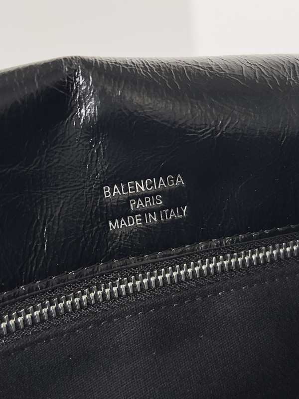 BALENCIAGA WOMEN'S BB SOFT LARGE FLAP BAG [C1MA6-080556] CELINE CHANEL ACCESSORIES LOEWE SHOES LOUIS VUITTON DIRO YSL OTHER BRAND HANDBAGS BALENCIAGA BOTTEGA VENETA GOYARD HERMES BURBERRY VALENTINO GUCCI FENDI MIUMIU CHLOE PRADA BVLGARI SUITCASE NEW ARRIVAL 