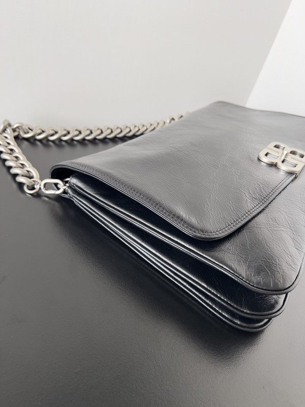 BALENCIAGA WOMEN'S BB SOFT LARGE FLAP BAG [C1MA6-080556] CELINE CHANEL ACCESSORIES LOEWE SHOES LOUIS VUITTON DIRO YSL OTHER BRAND HANDBAGS BALENCIAGA BOTTEGA VENETA GOYARD HERMES BURBERRY VALENTINO GUCCI FENDI MIUMIU CHLOE PRADA BVLGARI SUITCASE NEW ARRIVAL 