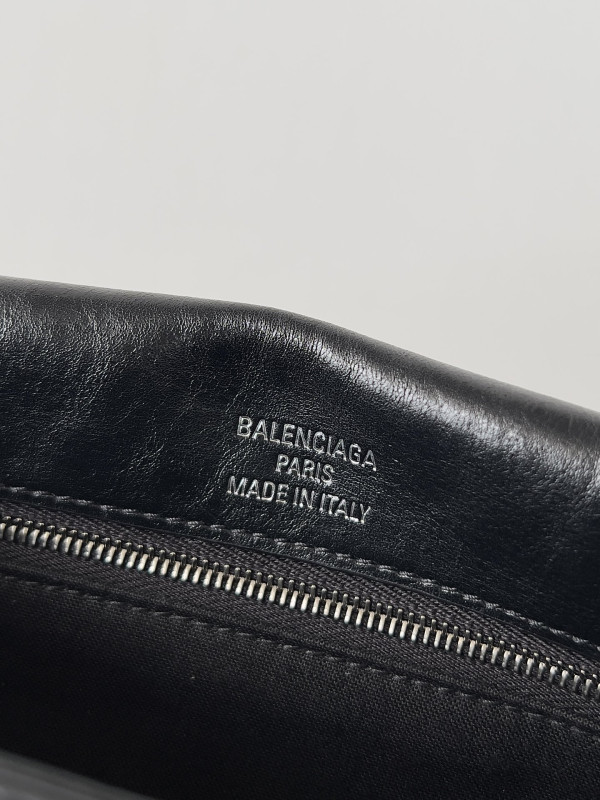 BALENCIAGA WOMEN'S BB SOFT SMALL FLAP BAG [C1MA6-080554] CELINE CHANEL ACCESSORIES LOEWE SHOES LOUIS VUITTON DIRO YSL OTHER BRAND HANDBAGS BALENCIAGA BOTTEGA VENETA GOYARD HERMES BURBERRY VALENTINO GUCCI FENDI MIUMIU CHLOE PRADA BVLGARI SUITCASE NEW ARRIVAL 