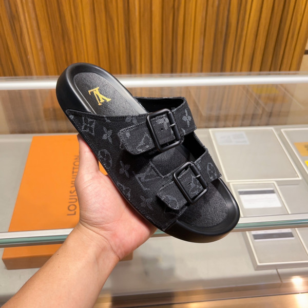 (image for) LOUIS VUITTON SLIPPERS