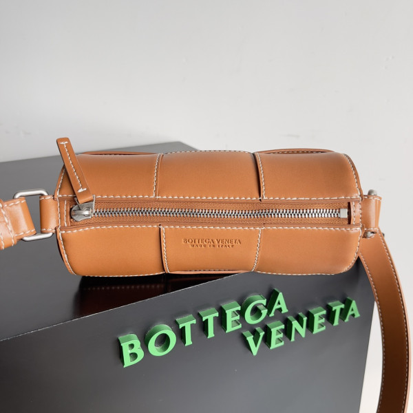 BOTTEGA VENETA Small Canette [741561VB1K08482] CELINE CHANEL ACCESSORIES LOEWE SHOES LOUIS VUITTON DIRO YSL OTHER BRAND HANDBAGS BALENCIAGA BOTTEGA VENETA GOYARD HERMES BURBERRY VALENTINO GUCCI FENDI MIUMIU CHLOE PRADA BVLGARI SUITCASE NEW ARRIVAL 