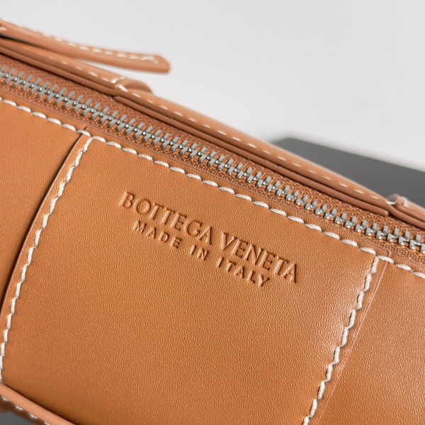 BOTTEGA VENETA Small Canette [741561VB1K08482] CELINE CHANEL ACCESSORIES LOEWE SHOES LOUIS VUITTON DIRO YSL OTHER BRAND HANDBAGS BALENCIAGA BOTTEGA VENETA GOYARD HERMES BURBERRY VALENTINO GUCCI FENDI MIUMIU CHLOE PRADA BVLGARI SUITCASE NEW ARRIVAL 