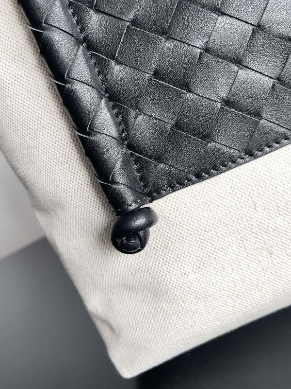 BOTTEGA VENETA Portello Tote [C1MA6-070305] CELINE CHANEL ACCESSORIES LOEWE SHOES LOUIS VUITTON DIRO YSL OTHER BRAND HANDBAGS BALENCIAGA BOTTEGA VENETA GOYARD HERMES BURBERRY VALENTINO GUCCI FENDI MIUMIU CHLOE PRADA BVLGARI SUITCASE NEW ARRIVAL 