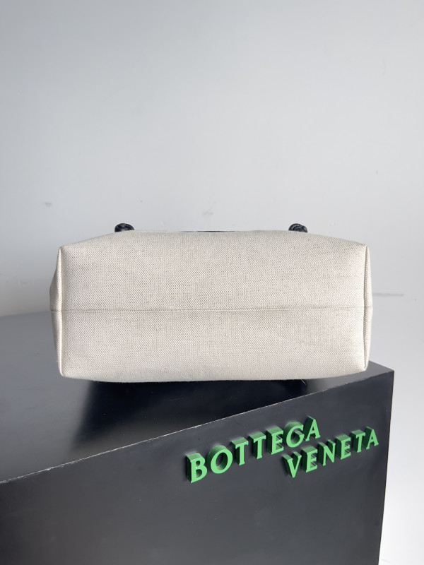 BOTTEGA VENETA Portello Tote [C1MA6-070305] CELINE CHANEL ACCESSORIES LOEWE SHOES LOUIS VUITTON DIRO YSL OTHER BRAND HANDBAGS BALENCIAGA BOTTEGA VENETA GOYARD HERMES BURBERRY VALENTINO GUCCI FENDI MIUMIU CHLOE PRADA BVLGARI SUITCASE NEW ARRIVAL 