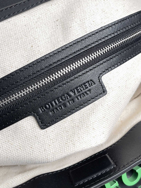 BOTTEGA VENETA Portello Tote [C1MA6-070305] CELINE CHANEL ACCESSORIES LOEWE SHOES LOUIS VUITTON DIRO YSL OTHER BRAND HANDBAGS BALENCIAGA BOTTEGA VENETA GOYARD HERMES BURBERRY VALENTINO GUCCI FENDI MIUMIU CHLOE PRADA BVLGARI SUITCASE NEW ARRIVAL 
