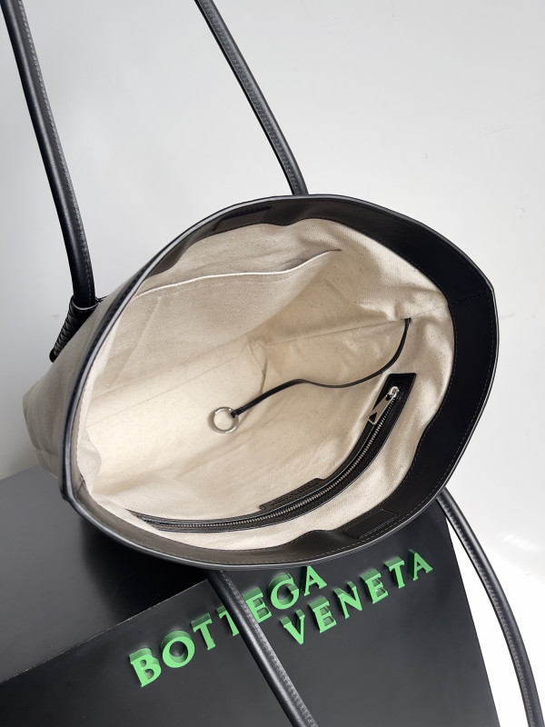 BOTTEGA VENETA Portello Tote [C1MA6-070305] CELINE CHANEL ACCESSORIES LOEWE SHOES LOUIS VUITTON DIRO YSL OTHER BRAND HANDBAGS BALENCIAGA BOTTEGA VENETA GOYARD HERMES BURBERRY VALENTINO GUCCI FENDI MIUMIU CHLOE PRADA BVLGARI SUITCASE NEW ARRIVAL 