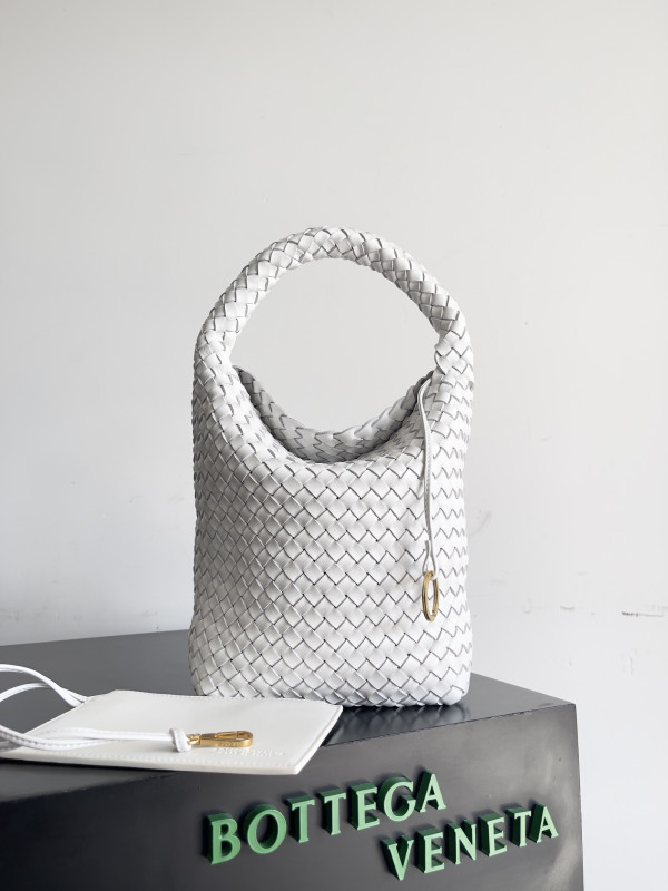 BOTTEGA VENETA SMALL ANDIAMO [C1MA6-065819] CELINE CHANEL ACCESSORIES LOEWE SHOES LOUIS VUITTON DIRO YSL OTHER BRAND HANDBAGS BALENCIAGA BOTTEGA VENETA GOYARD HERMES BURBERRY VALENTINO GUCCI FENDI MIUMIU CHLOE PRADA BVLGARI SUITCASE NEW ARRIVAL 