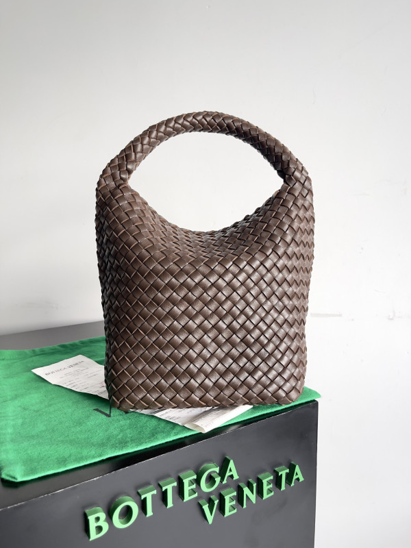 BOTTEGA VENETA SMALL ANDIAMO [C1MA6-065342] CELINE CHANEL ACCESSORIES LOEWE SHOES LOUIS VUITTON DIRO YSL OTHER BRAND HANDBAGS BALENCIAGA BOTTEGA VENETA GOYARD HERMES BURBERRY VALENTINO GUCCI FENDI MIUMIU CHLOE PRADA BVLGARI SUITCASE NEW ARRIVAL 