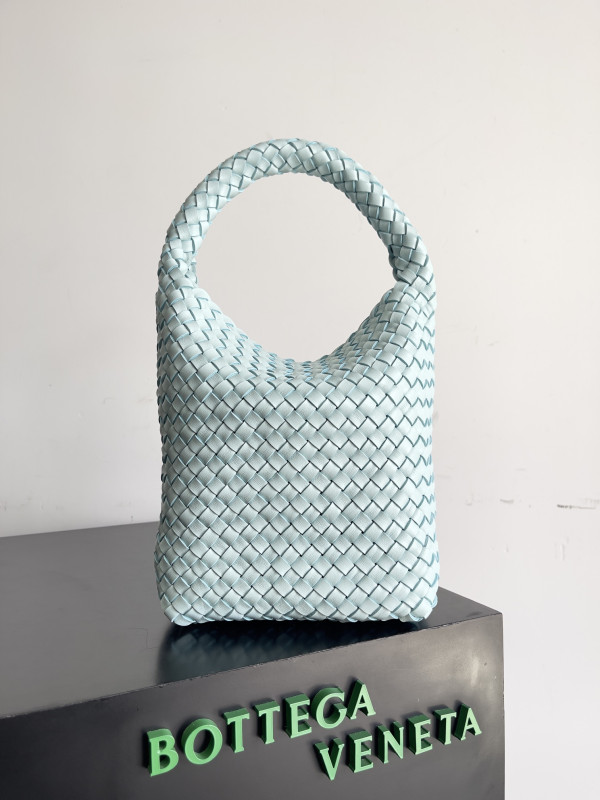 BOTTEGA VENETA SMALL ANDIAMO [753172V1OW03902] CELINE CHANEL ACCESSORIES LOEWE SHOES LOUIS VUITTON DIRO YSL OTHER BRAND HANDBAGS BALENCIAGA BOTTEGA VENETA GOYARD HERMES BURBERRY VALENTINO GUCCI FENDI MIUMIU CHLOE PRADA BVLGARI SUITCASE NEW ARRIVAL 