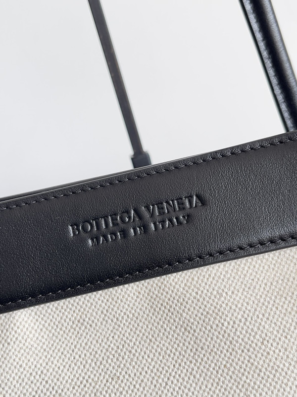 BOTTEGA VENETA Portello Tote [755776V3BO19809] CELINE CHANEL ACCESSORIES LOEWE SHOES LOUIS VUITTON DIRO YSL OTHER BRAND HANDBAGS BALENCIAGA BOTTEGA VENETA GOYARD HERMES BURBERRY VALENTINO GUCCI FENDI MIUMIU CHLOE PRADA BVLGARI SUITCASE NEW ARRIVAL 