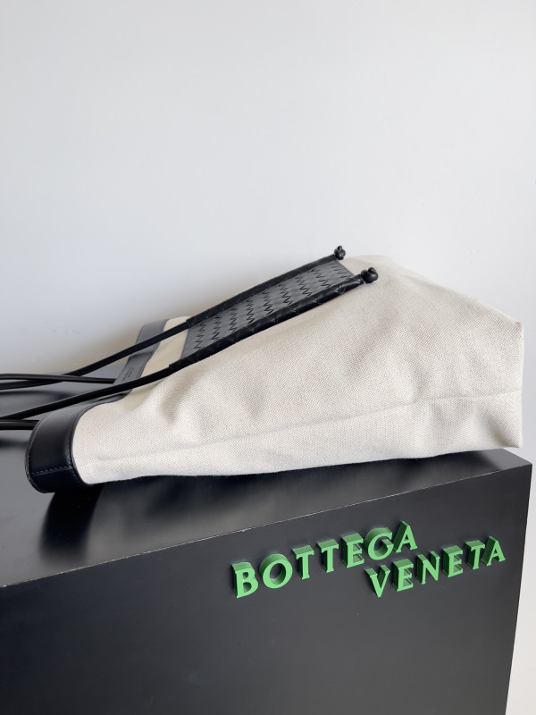 BOTTEGA VENETA Portello Tote [755776V3BO19809] CELINE CHANEL ACCESSORIES LOEWE SHOES LOUIS VUITTON DIRO YSL OTHER BRAND HANDBAGS BALENCIAGA BOTTEGA VENETA GOYARD HERMES BURBERRY VALENTINO GUCCI FENDI MIUMIU CHLOE PRADA BVLGARI SUITCASE NEW ARRIVAL 