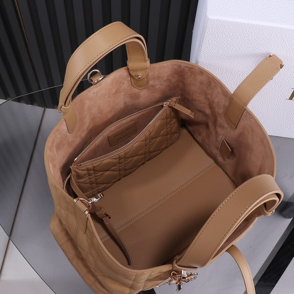 DIRO MEDIUM TOUJOURS BAG [C1MA5-081740] CELINE CHANEL ACCESSORIES LOEWE SHOES LOUIS VUITTON DIRO YSL OTHER BRAND HANDBAGS BALENCIAGA BOTTEGA VENETA GOYARD HERMES BURBERRY VALENTINO GUCCI FENDI MIUMIU CHLOE PRADA BVLGARI SUITCASE NEW ARRIVAL 
