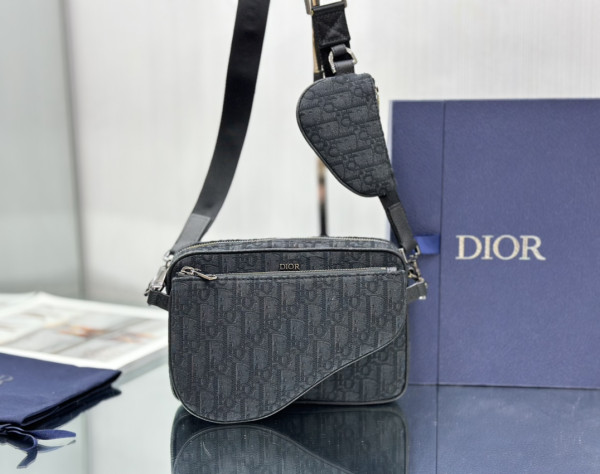 Diro Saddle Triple Pouch [C1MA5-072015] CELINE CHANEL ACCESSORIES LOEWE SHOES LOUIS VUITTON DIRO YSL OTHER BRAND HANDBAGS BALENCIAGA BOTTEGA VENETA GOYARD HERMES BURBERRY VALENTINO GUCCI FENDI MIUMIU CHLOE PRADA BVLGARI SUITCASE NEW ARRIVAL 