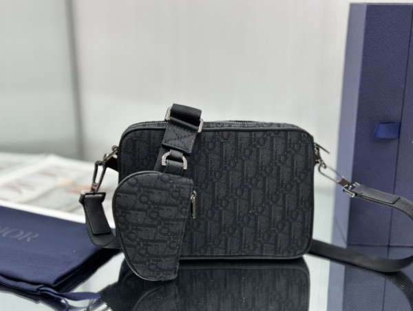 Diro Saddle Triple Pouch [C1MA5-072015] CELINE CHANEL ACCESSORIES LOEWE SHOES LOUIS VUITTON DIRO YSL OTHER BRAND HANDBAGS BALENCIAGA BOTTEGA VENETA GOYARD HERMES BURBERRY VALENTINO GUCCI FENDI MIUMIU CHLOE PRADA BVLGARI SUITCASE NEW ARRIVAL 