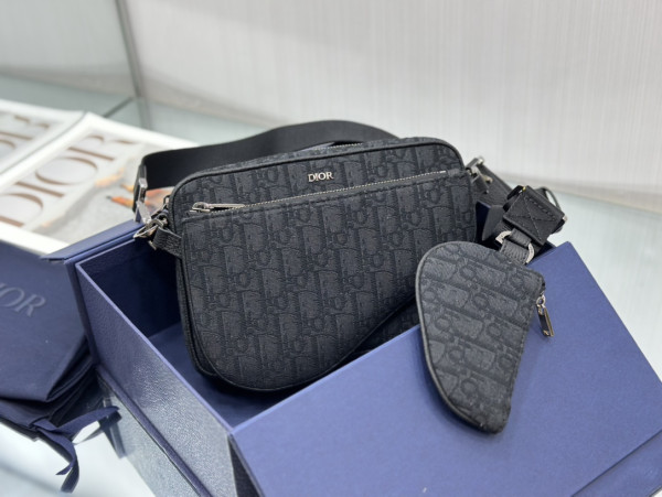 Diro Saddle Triple Pouch [C1MA5-072015] CELINE CHANEL ACCESSORIES LOEWE SHOES LOUIS VUITTON DIRO YSL OTHER BRAND HANDBAGS BALENCIAGA BOTTEGA VENETA GOYARD HERMES BURBERRY VALENTINO GUCCI FENDI MIUMIU CHLOE PRADA BVLGARI SUITCASE NEW ARRIVAL 