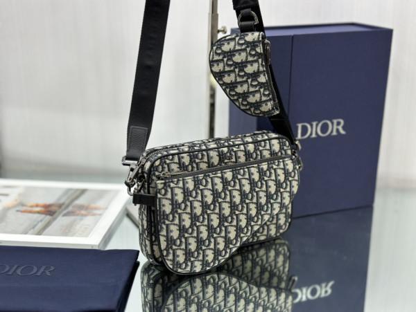 Diro Saddle Triple Pouch [1ADPO276YKY_H27E] CELINE CHANEL ACCESSORIES LOEWE SHOES LOUIS VUITTON DIRO YSL OTHER BRAND HANDBAGS BALENCIAGA BOTTEGA VENETA GOYARD HERMES BURBERRY VALENTINO GUCCI FENDI MIUMIU CHLOE PRADA BVLGARI SUITCASE NEW ARRIVAL 