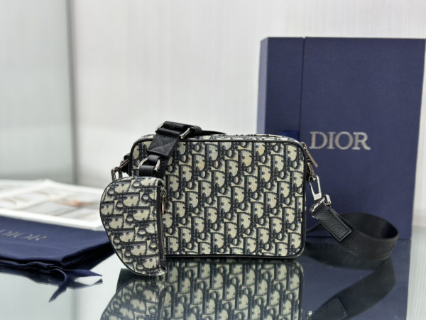 Diro Saddle Triple Pouch [1ADPO276YKY_H27E] CELINE CHANEL ACCESSORIES LOEWE SHOES LOUIS VUITTON DIRO YSL OTHER BRAND HANDBAGS BALENCIAGA BOTTEGA VENETA GOYARD HERMES BURBERRY VALENTINO GUCCI FENDI MIUMIU CHLOE PRADA BVLGARI SUITCASE NEW ARRIVAL 