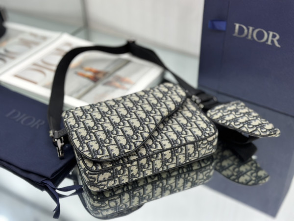 Diro Saddle Triple Pouch [1ADPO276YKY_H27E] CELINE CHANEL ACCESSORIES LOEWE SHOES LOUIS VUITTON DIRO YSL OTHER BRAND HANDBAGS BALENCIAGA BOTTEGA VENETA GOYARD HERMES BURBERRY VALENTINO GUCCI FENDI MIUMIU CHLOE PRADA BVLGARI SUITCASE NEW ARRIVAL 