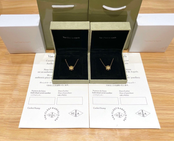 Van Cleef & Arpels NECKLACE [C1MA3-042451] CELINE CHANEL ACCESSORIES LOEWE SHOES LOUIS VUITTON DIRO YSL OTHER BRAND HANDBAGS BALENCIAGA BOTTEGA VENETA GOYARD HERMES BURBERRY VALENTINO GUCCI FENDI MIUMIU CHLOE PRADA BVLGARI SUITCASE NEW ARRIVAL 